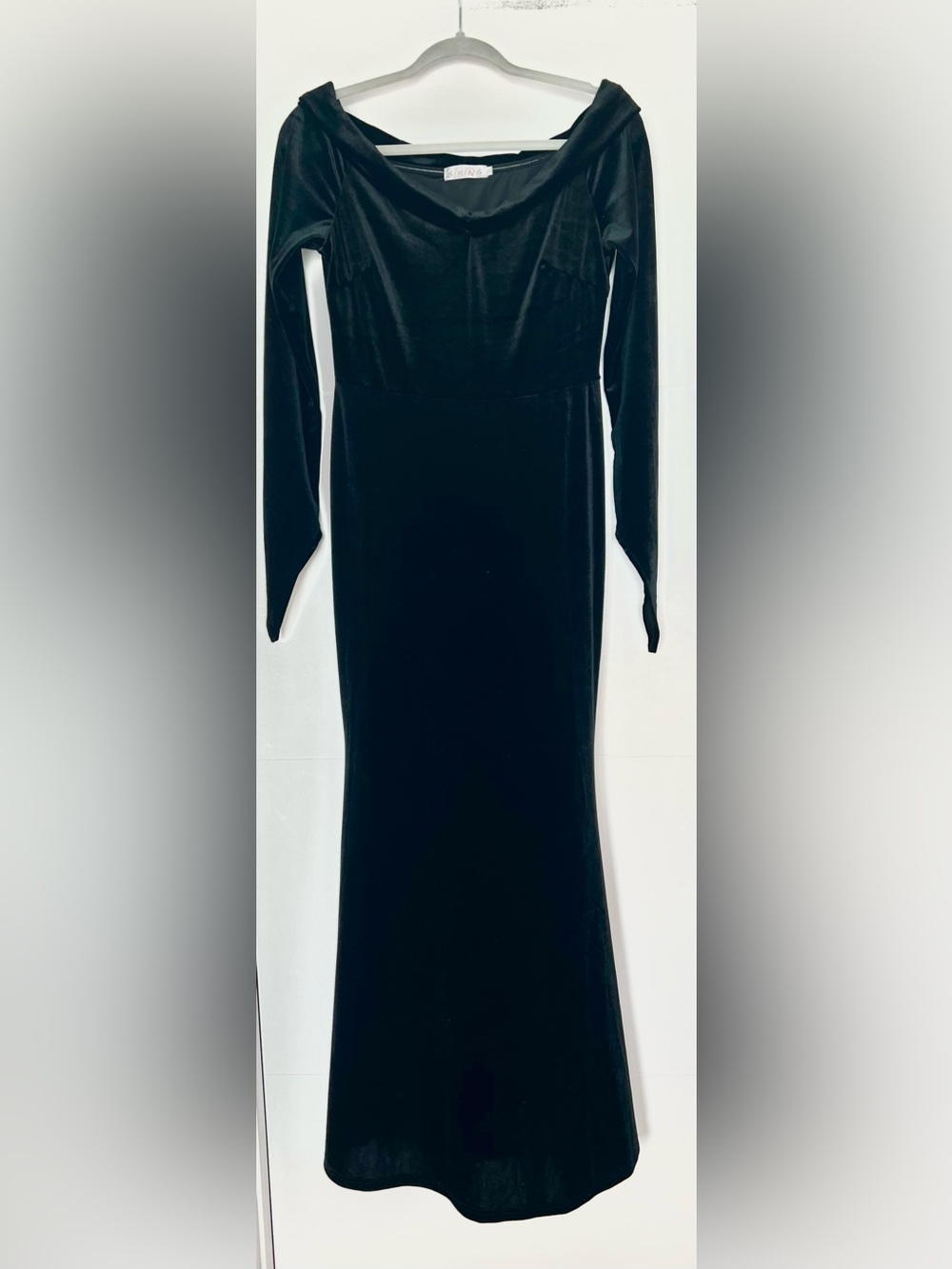 GIKING Black Velvet Maxi Dress M Morticia Addams Gothic Halloween + Wig